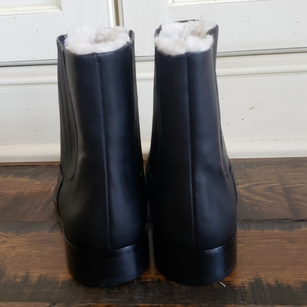 J Crew Sherpa-lined Chelsea boots in leather
K2716 - Picture 3 of 6